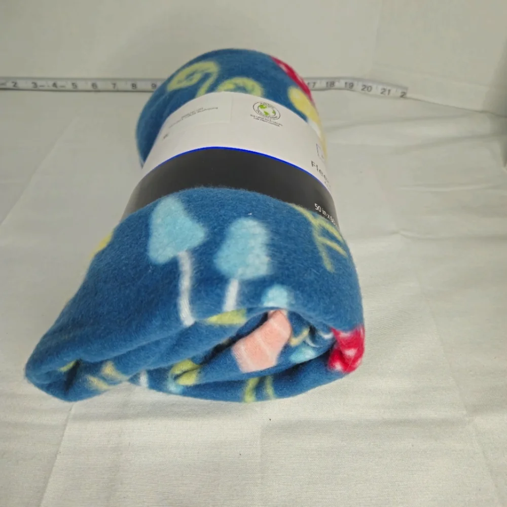 NWT MAINSTAYS‎ FLEECE THROW-MUSHROOMS 50 IN X 60 IN.